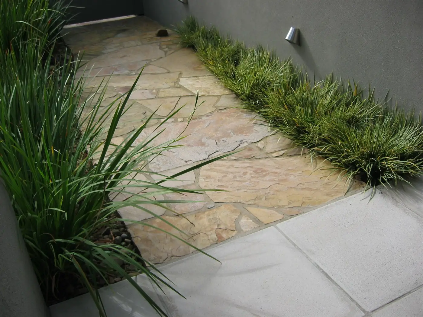 Random stone paving to entry