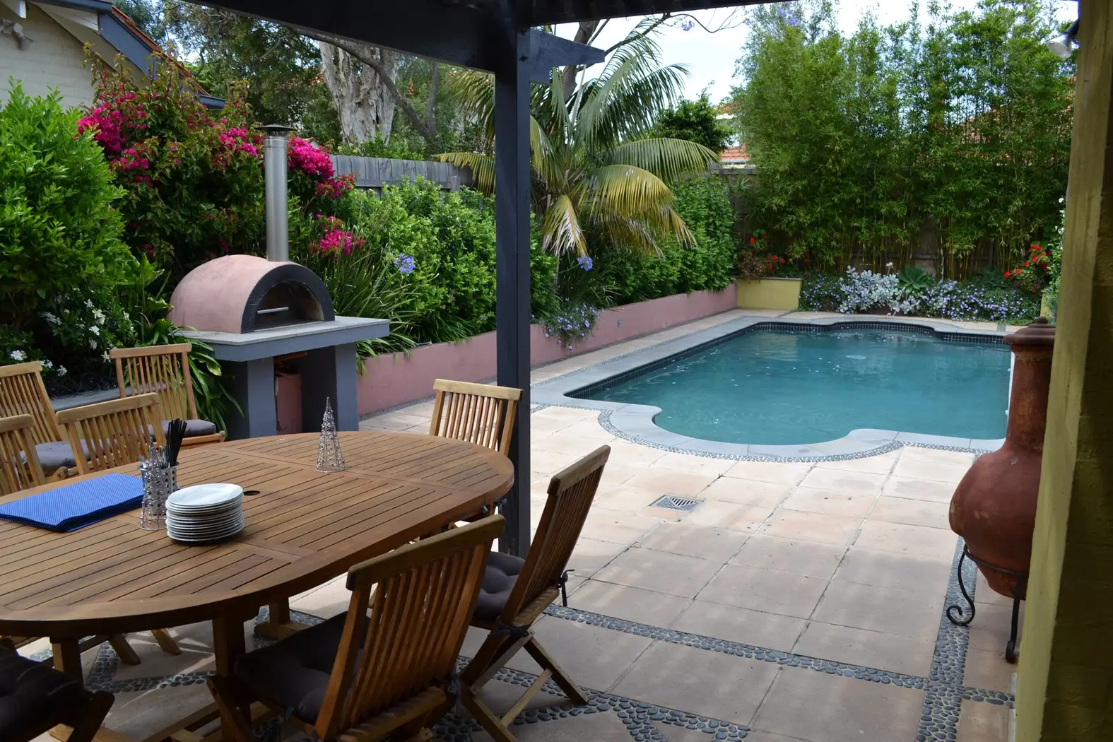 View of outdoor entertaining and Pizza oven